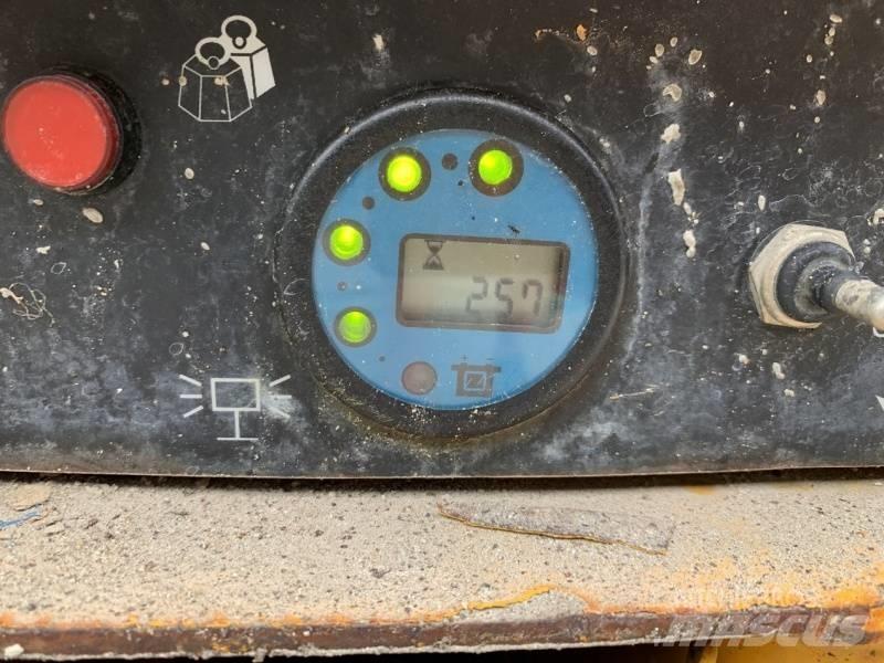 Haulotte Compact 8 Nůžková zvedací plošina