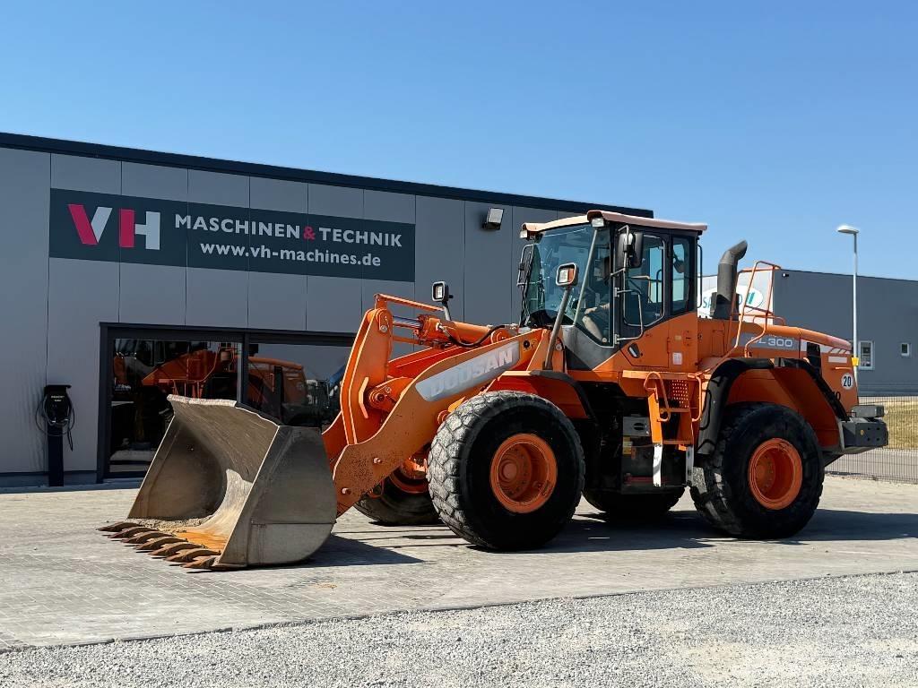 Doosan DL 300-3 Kolové nakladače