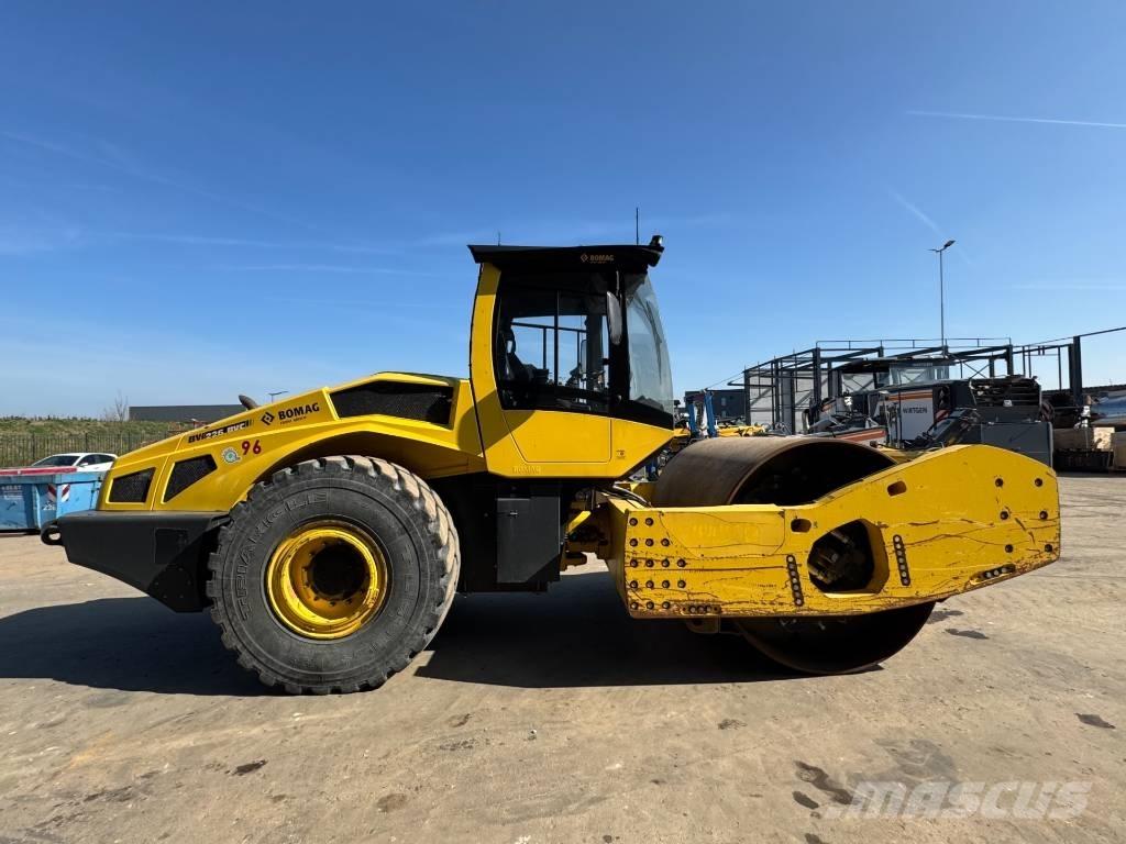 Bomag BW 226 BVC-5 Tahačové válce