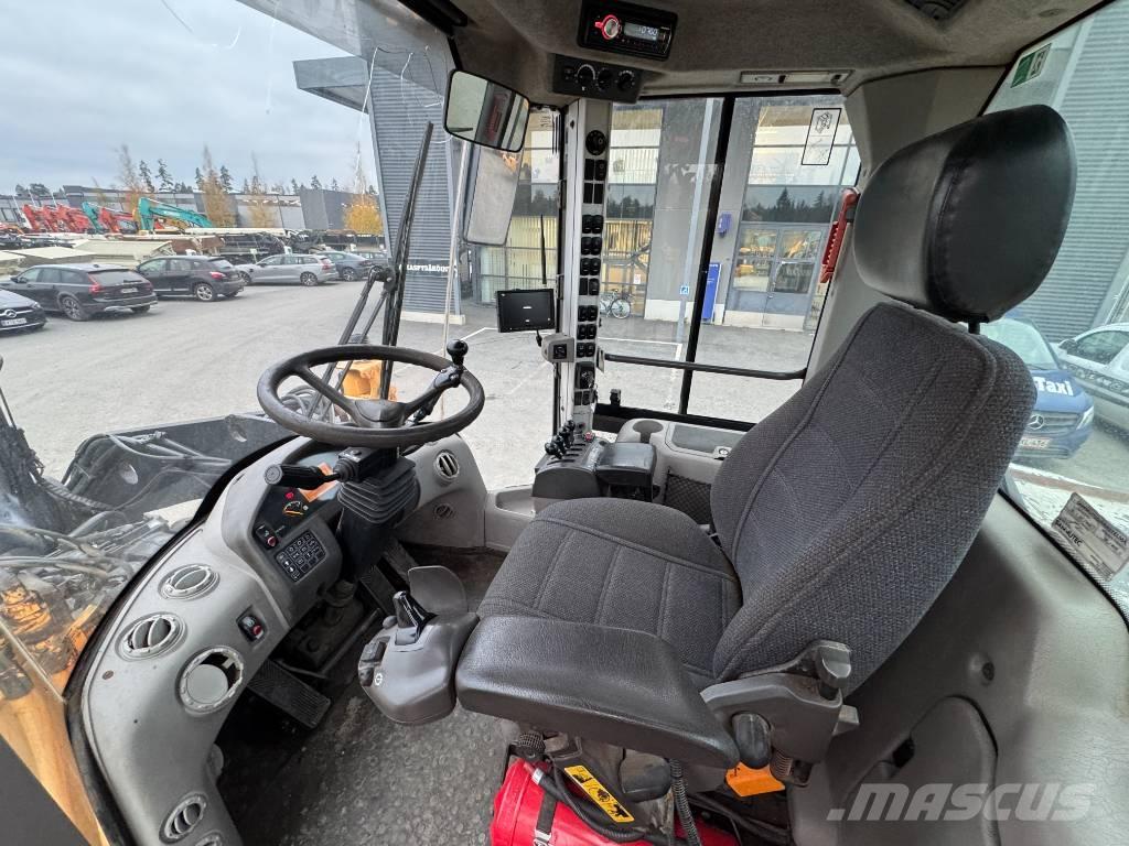 Volvo L 120 F Kolové nakladače