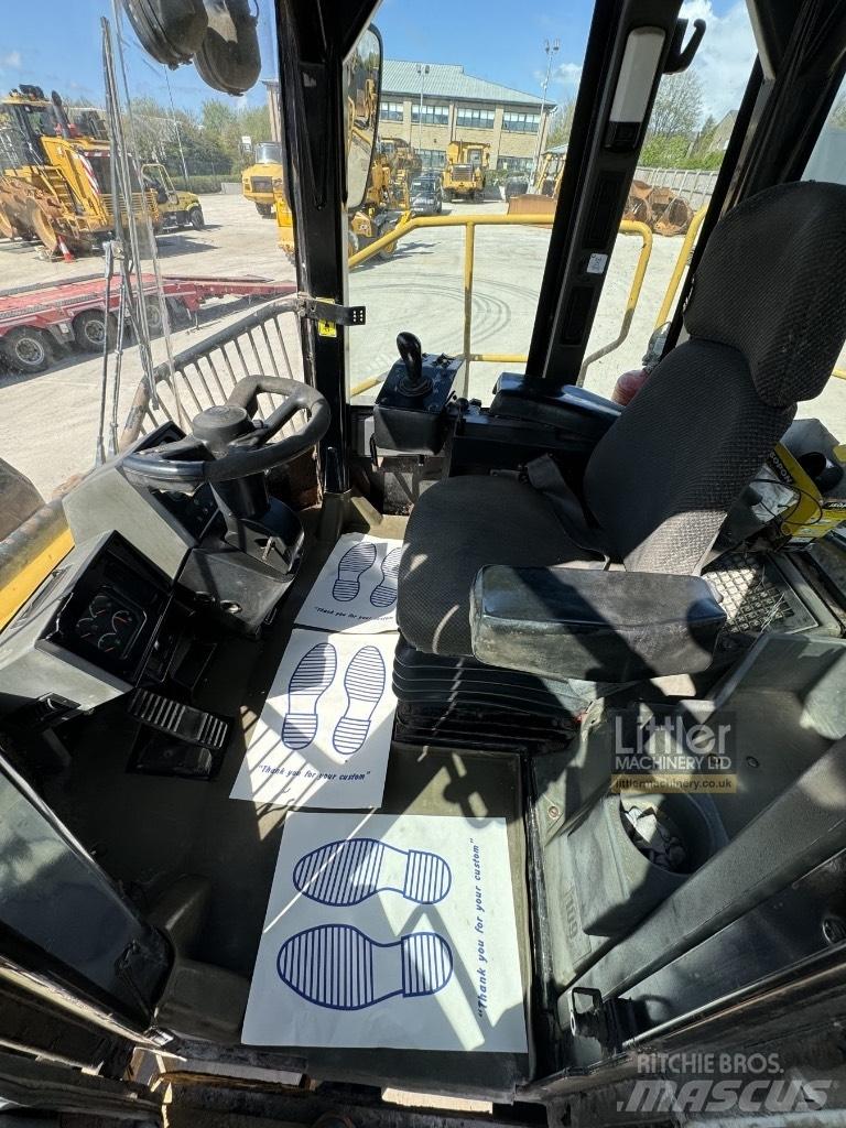 CAT 826H Skládkové kompaktory