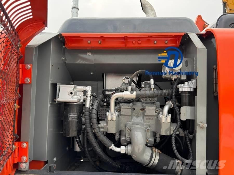 Hitachi ZX 240 Pásová rýpadla