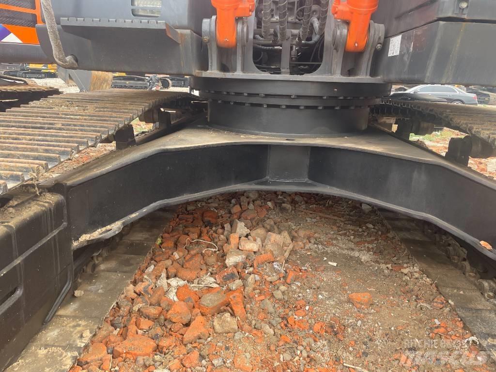 Hitachi ZX 200 Pásová rýpadla