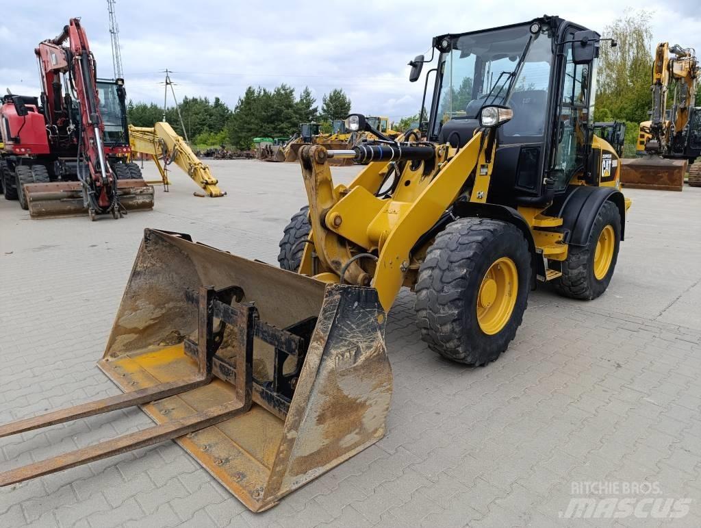 CAT 908M Kolové nakladače