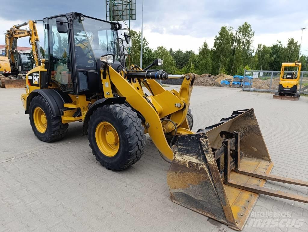 CAT 908M Kolové nakladače