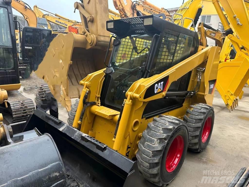 CAT 246 D Smykem řízené nakladače