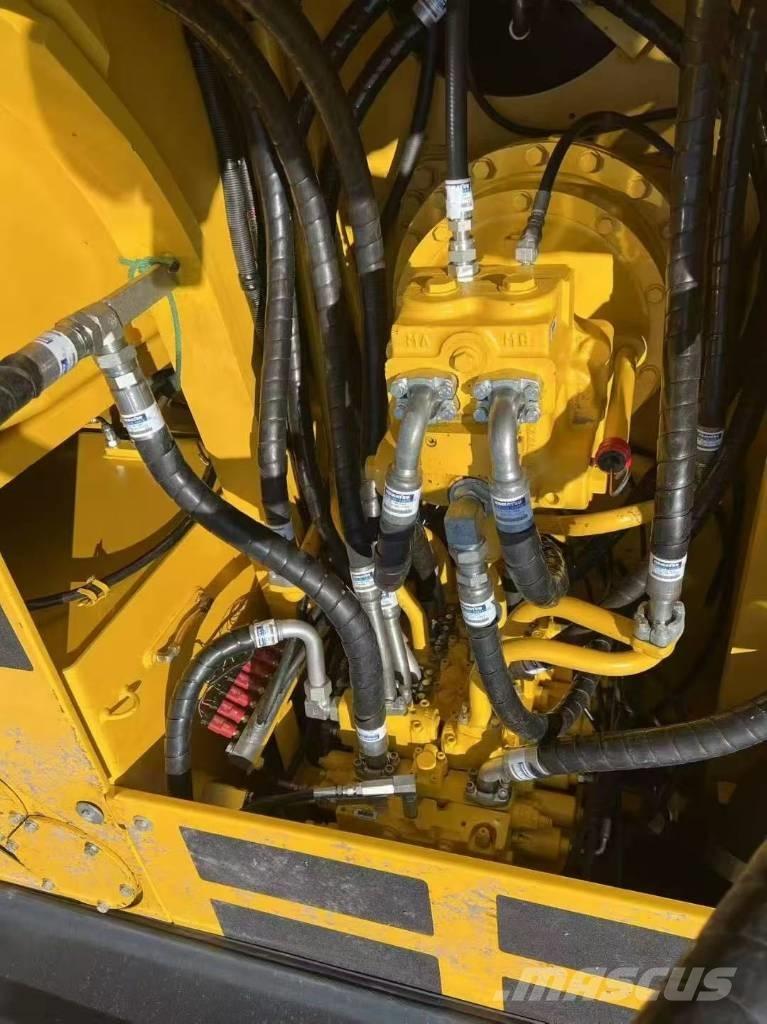 Komatsu 300-7 Pásová rýpadla