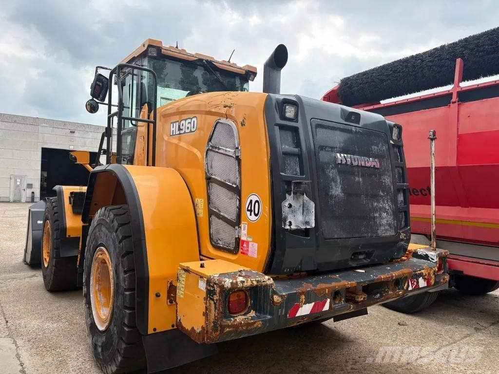 Hyundai HL960 Kolové nakladače