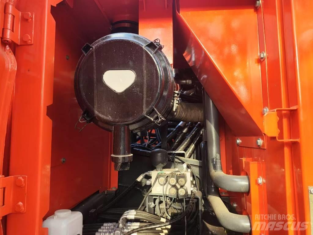 Doosan DX300LC-9c Pásová rýpadla
