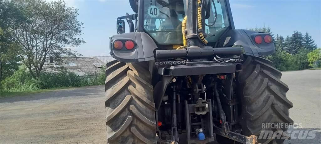 Valtra T130 Traktory