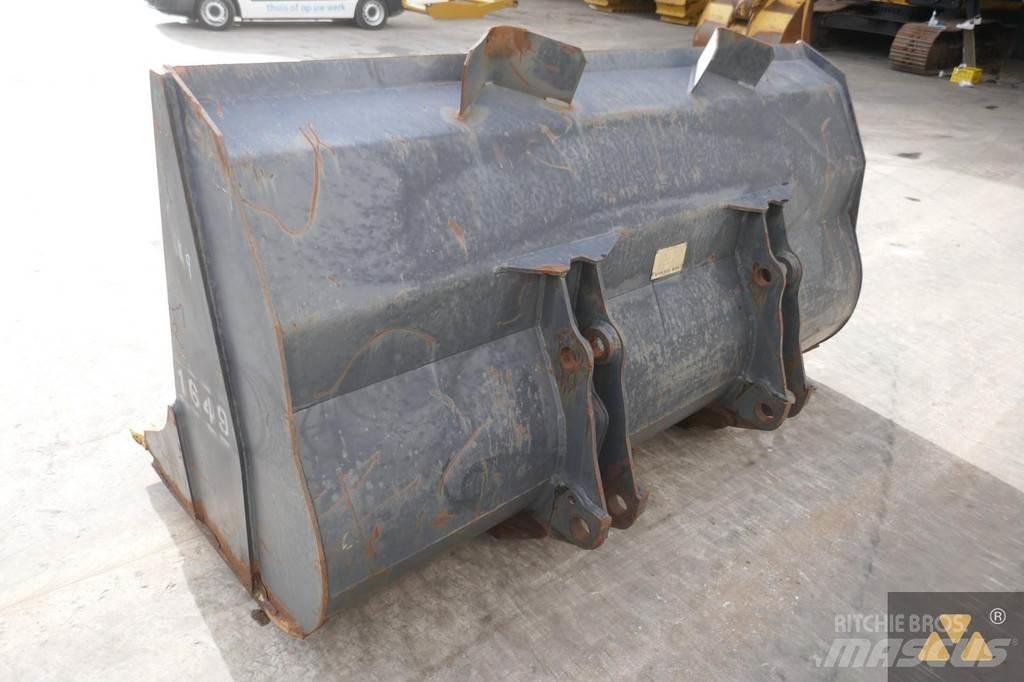 Volvo L120B Bucket Lopaty