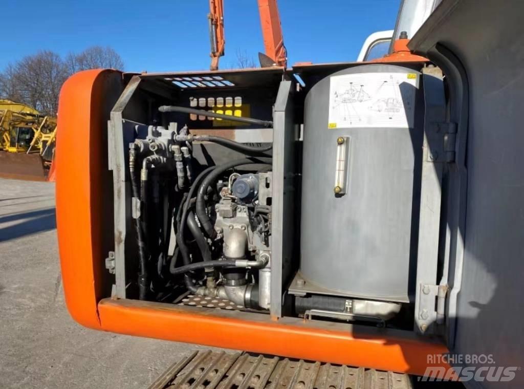 Hitachi EX 100 Pásová rýpadla