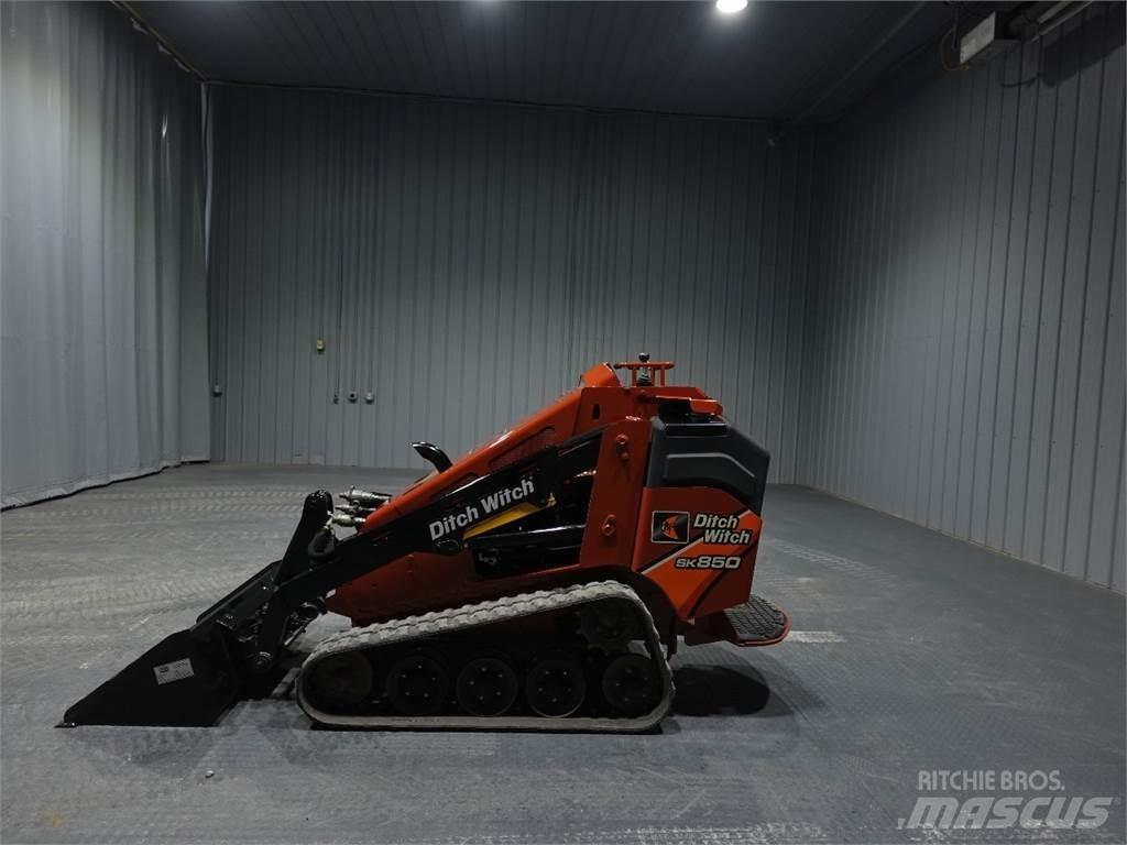Ditch Witch SK850 Smykem řízené nakladače