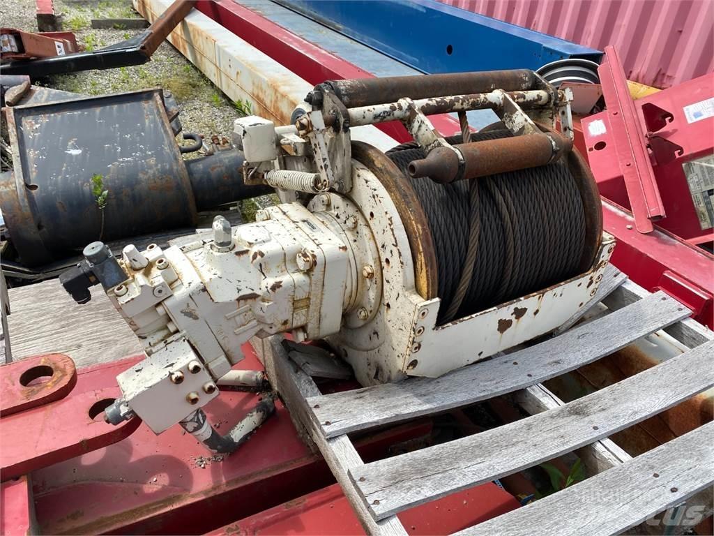 Terex  Kladkostroje, navijáky a stavební výtahy