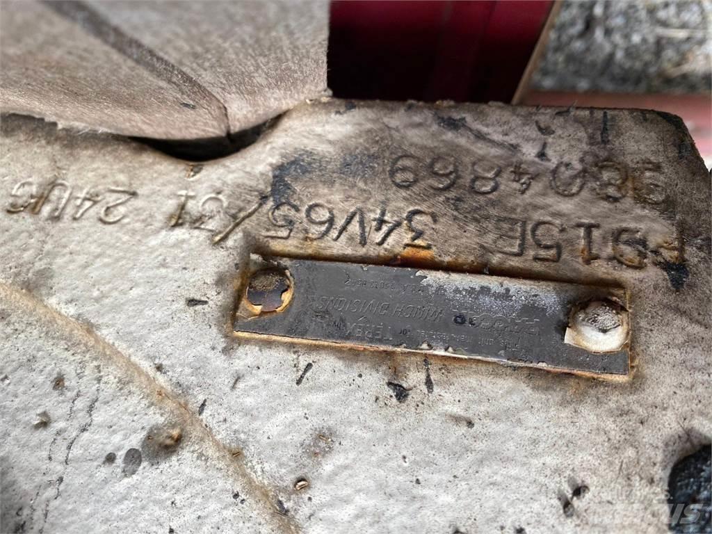 Terex  Kladkostroje, navijáky a stavební výtahy