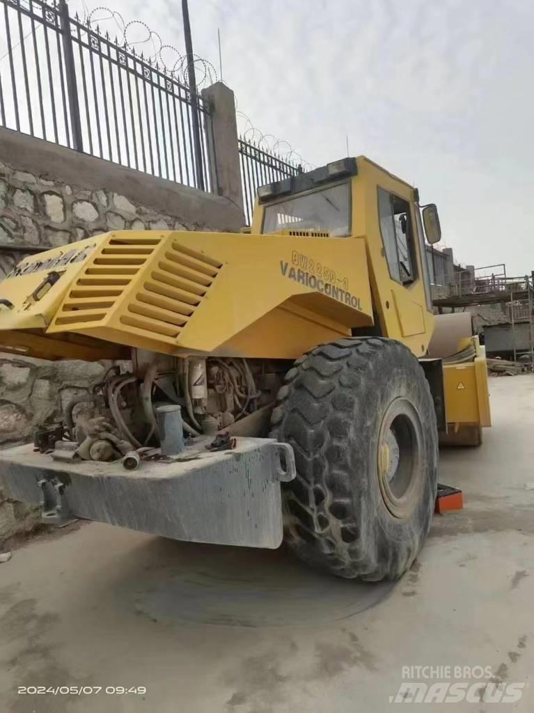 Bomag bw225d-3 Tahačové válce