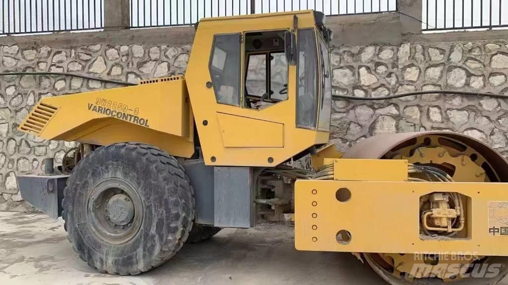 Bomag bw225d-3 Tahačové válce