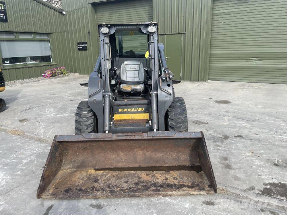 New Holland L 234 Smykem řízené nakladače