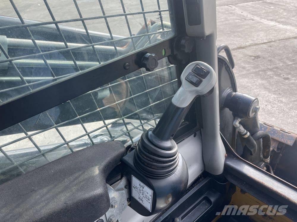 New Holland L 234 Smykem řízené nakladače