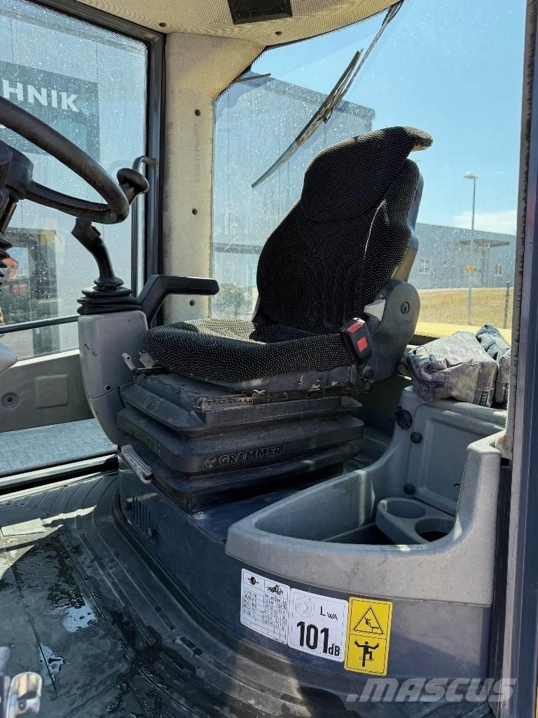 Yanmar V 80 Kolové nakladače