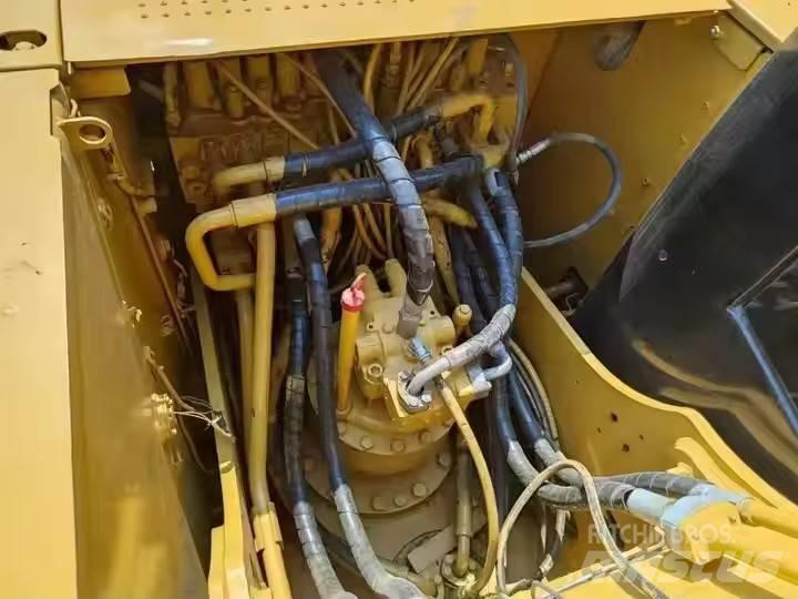 CAT CAT323D2L Pásová rýpadla