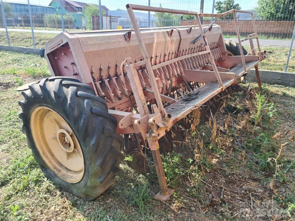 Kuhn 4M Kombinované secí stroje