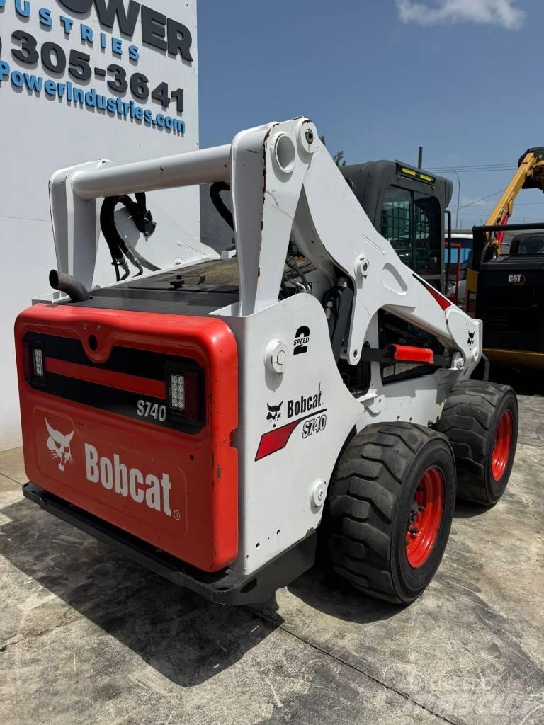 Bobcat S 740 Smykem řízené nakladače