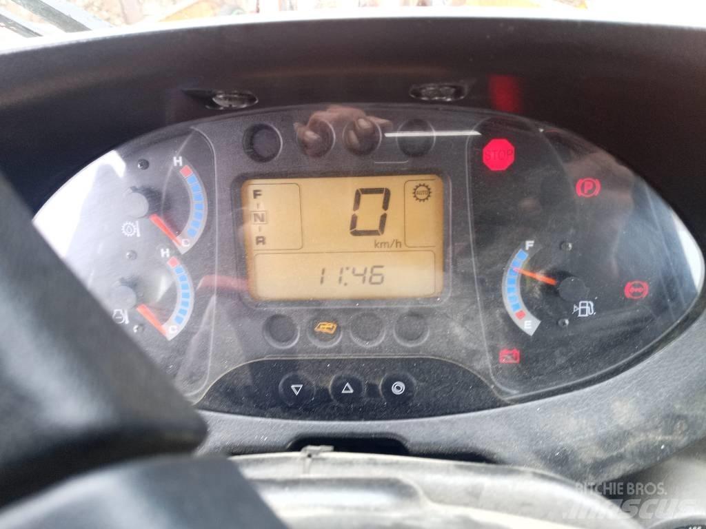 Hitachi ZW 220 Kolové nakladače