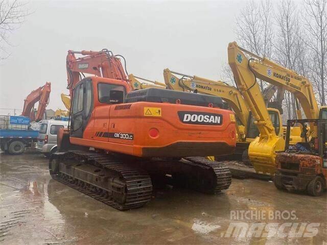 Doosan DX 300 Pásová rýpadla