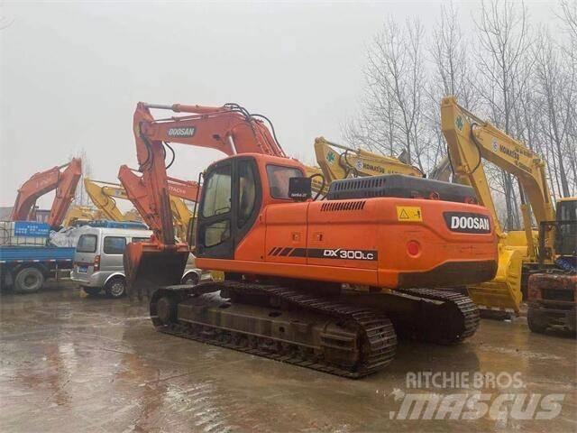 Doosan DX 300 Pásová rýpadla
