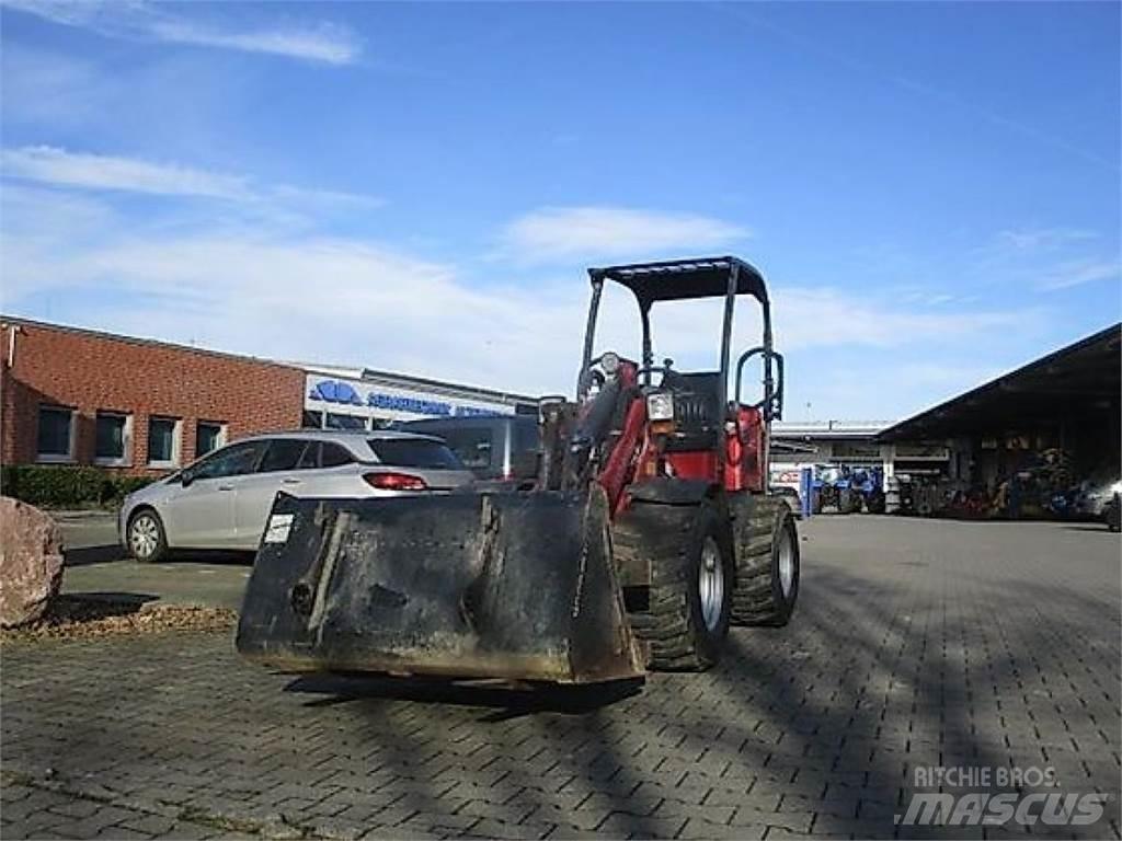 Schäffer 2430 Kolové nakladače