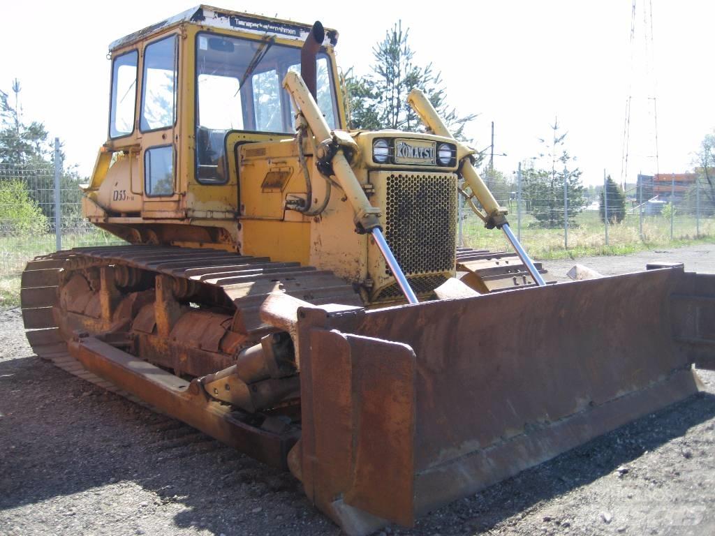Komatsu D53P-16 Pásové dozery