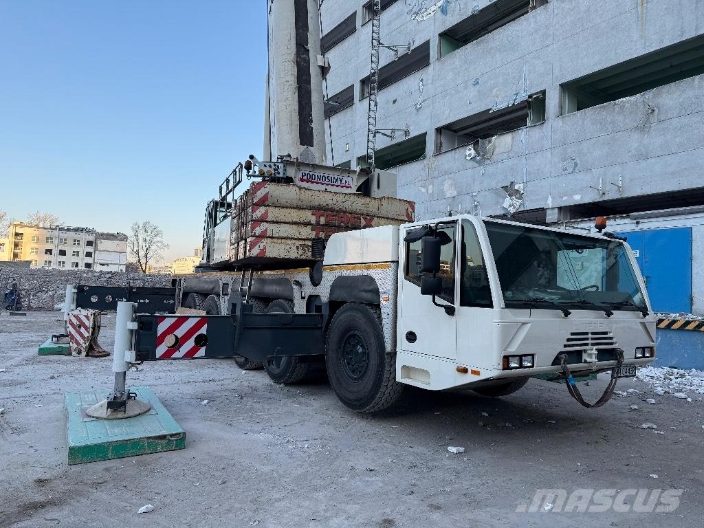 Demag AC 200-1 Univerzální terénní jeřáby