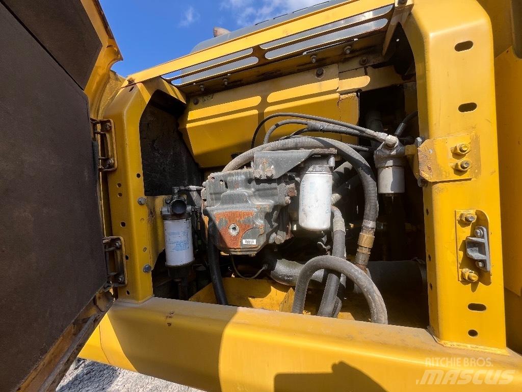 Komatsu Pc240-7 Pásová rýpadla