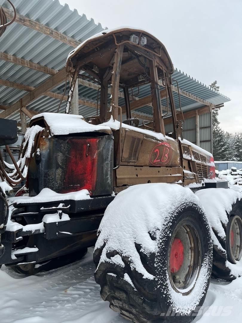 Komatsu 895 Vyvážecí traktory