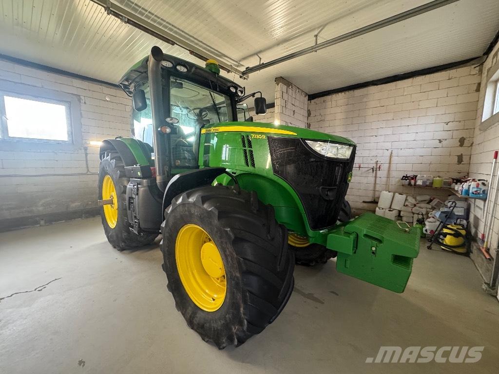 John Deere 7230 R Traktory