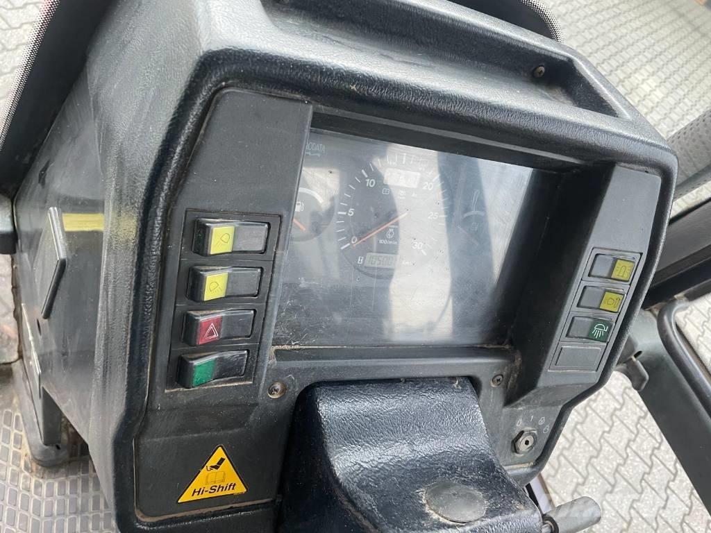 Valtra 6600 tractor Traktory