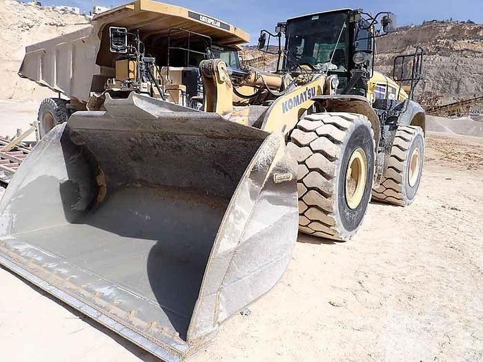 Komatsu WA475 Kolové nakladače