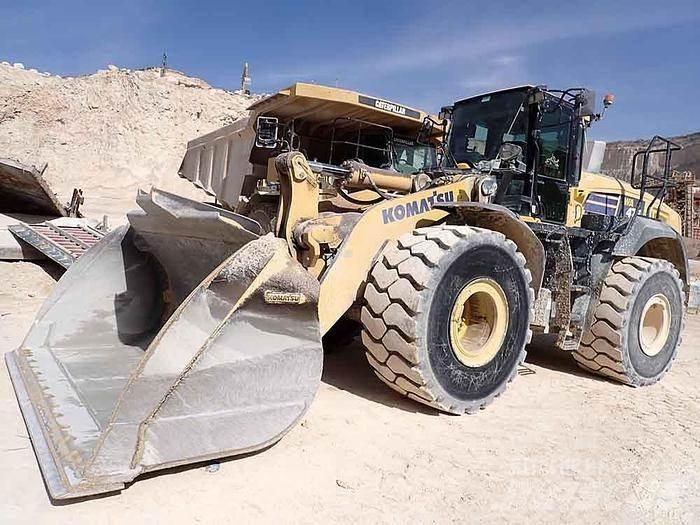 Komatsu WA475 Kolové nakladače