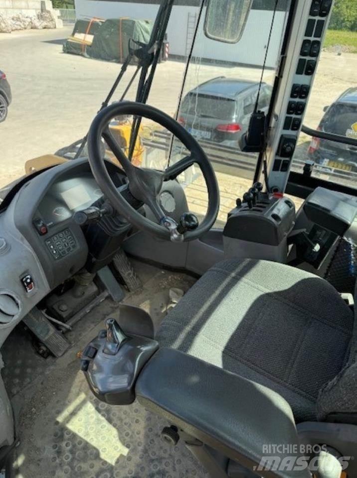 Volvo L90F Kolové nakladače