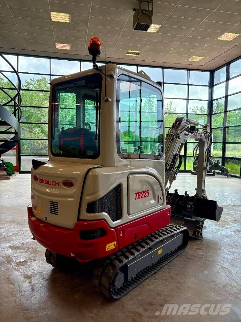 Takeuchi TB 225 Mini rýpadla < 7t