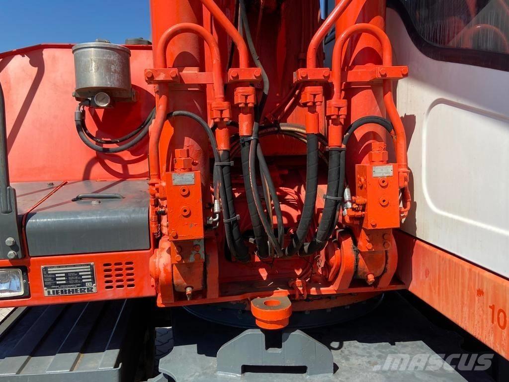 Liebherr A 900 C Kolová rýpadla