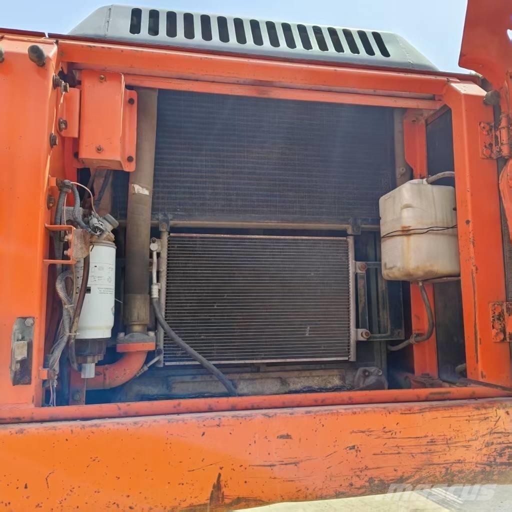 Doosan DX 300 LC Pásová rýpadla