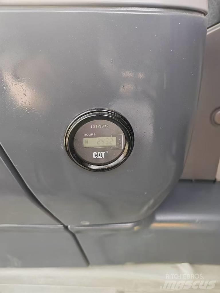 CAT 340D2L Pásová rýpadla