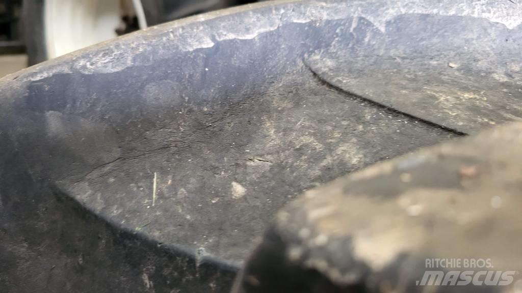 Trelleborg 540/65R30 Pneumatiky, kola a ráfky