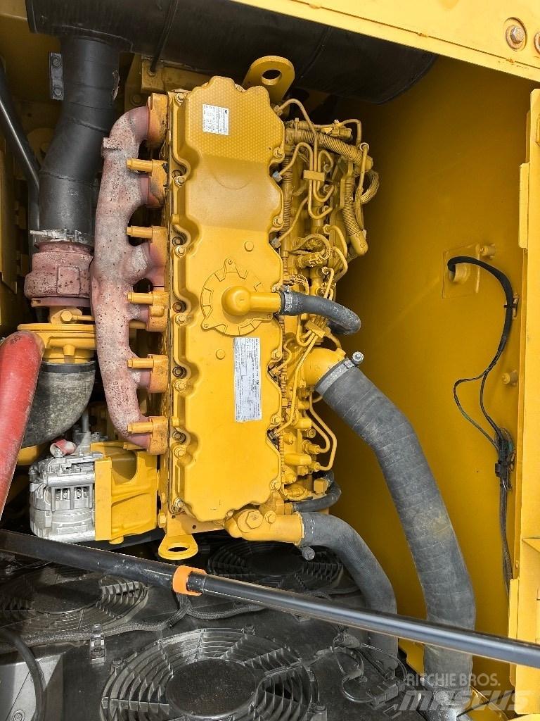 CAT CAT320 Midi rýpadla 7t - 12t