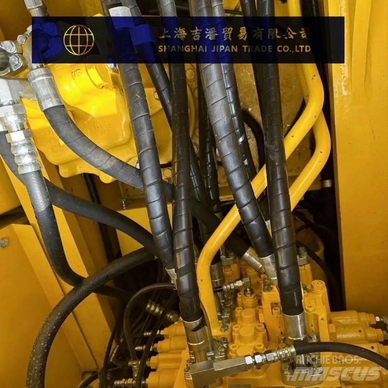 Komatsu PC 220 Pásová rýpadla