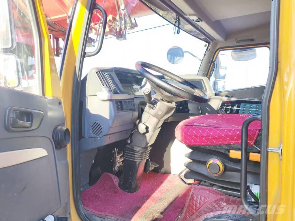 Sany SAC4500T Univerzální terénní jeřáby