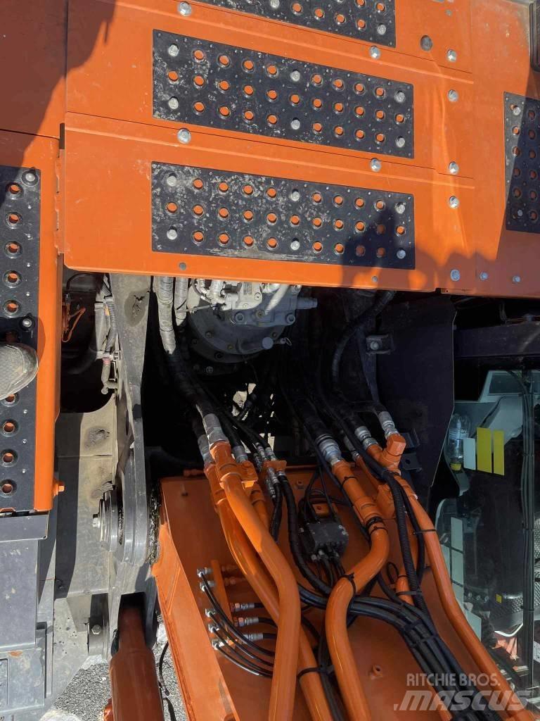 Hitachi ZX300LC-7 Pásová rýpadla