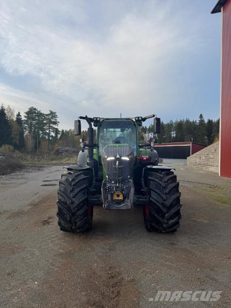 Fendt 728 Gen 7 Traktory